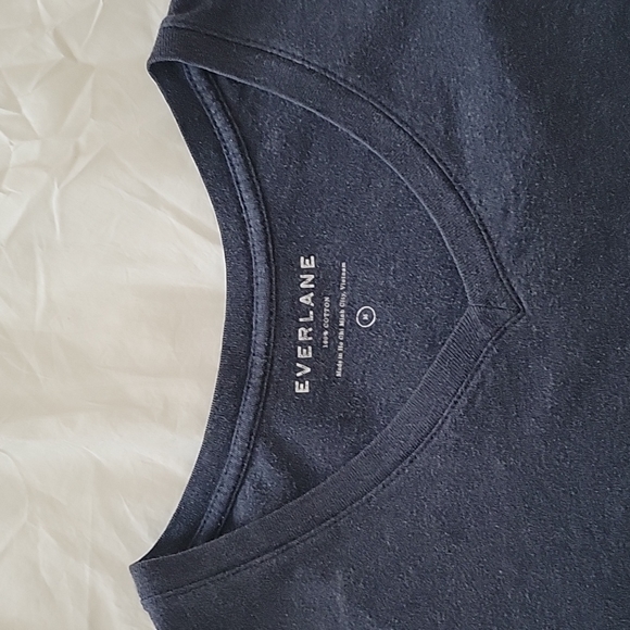 Everlane men's V-neck Tee Shirt Navy Medium - Picture 2 of 5